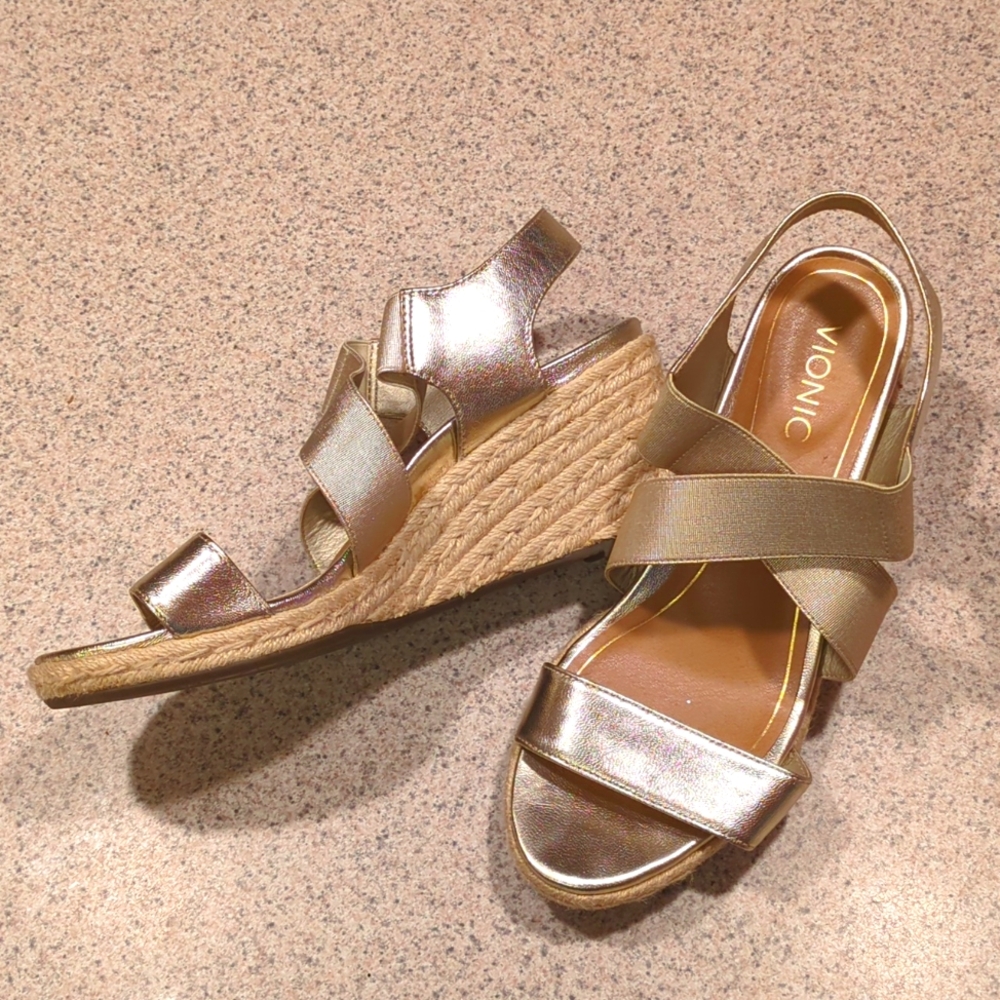 Vionic Gold Wedges, EUC size 9.5